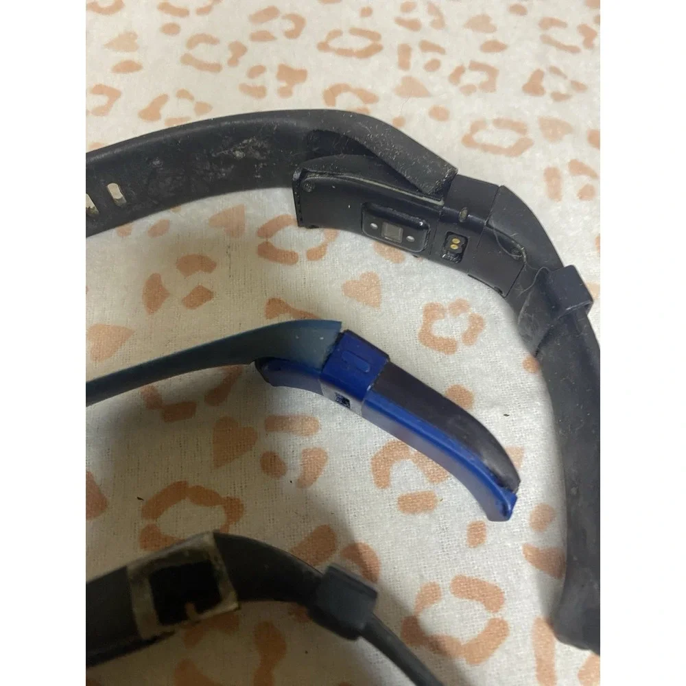 Lot Of 4 Old Fitbits Fitness Tracker watches ‎ Not Working For Parts Only